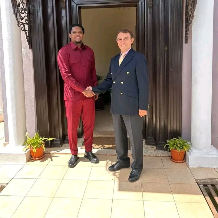 Samuelc15721685's tweet photo. Bien reçu par l'ambassadeur de la Turquie au Cameroun son excelance VOLKAN ISIKCI https://t.co/SzYdItF9XX