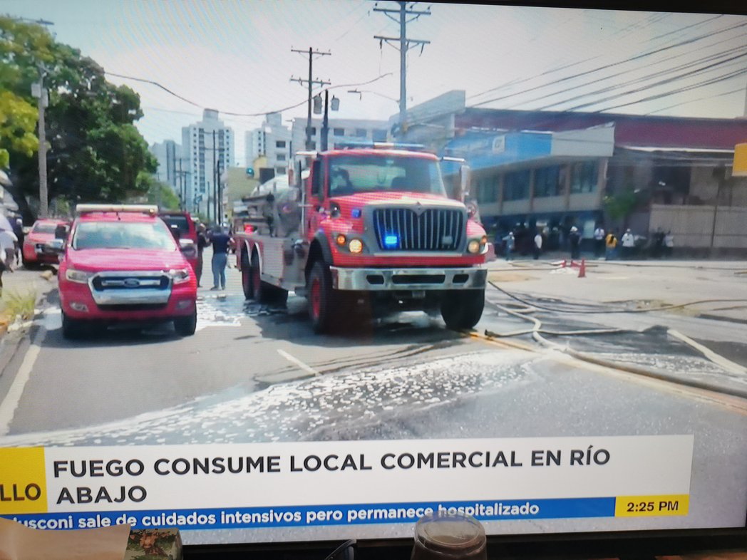 A esta Hora ! Un incendio en Calle 5 en Río Abajo en la ciudad Capitalcon imágenes de TVN Noticias . <a href="/Noticias_Sonaa/">Noticias_Soná</a>