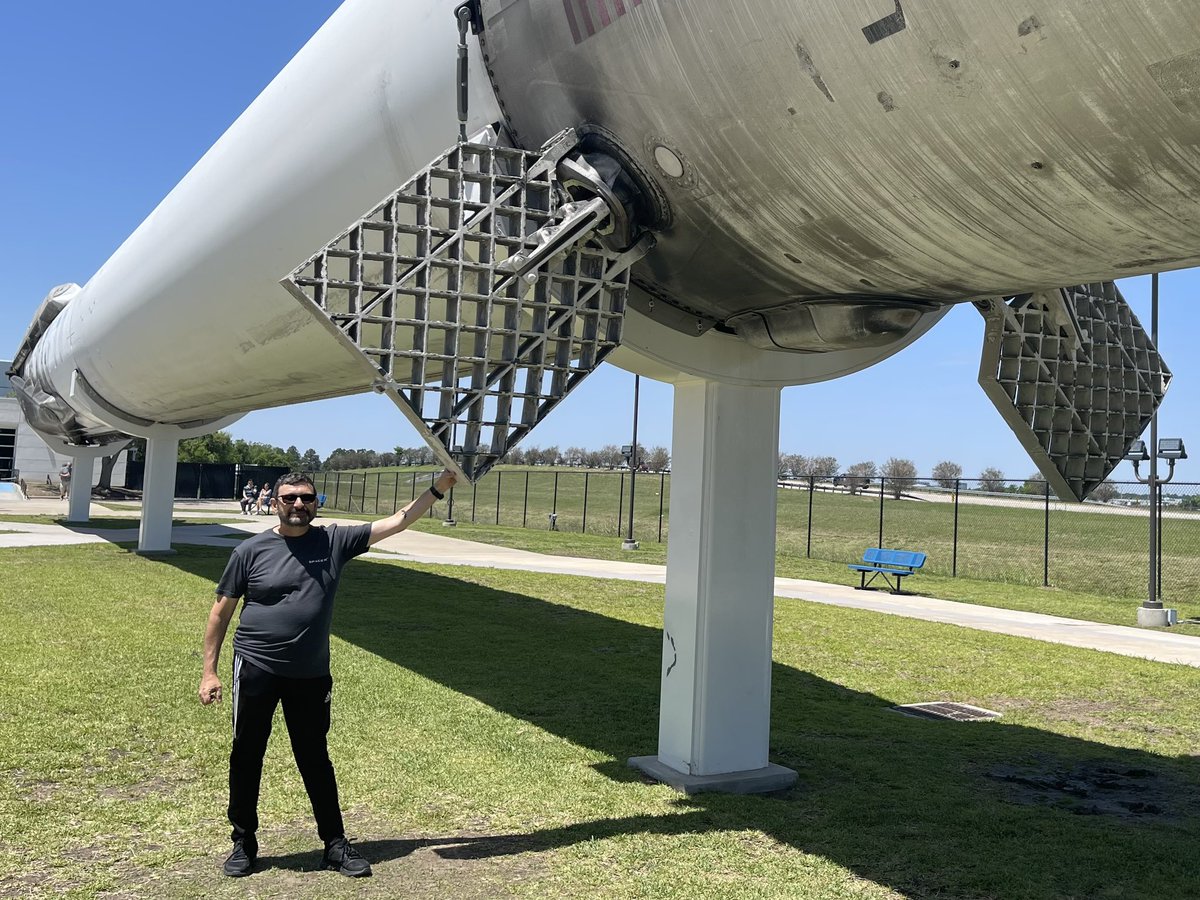StingerNSW's tweet photo. Got me a #Falcon9 booster by the grids fins #B1035 ๐ https://t.co/gjxBc8nP9i