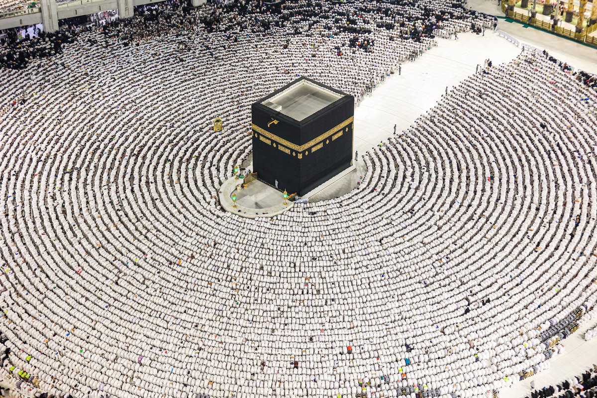 MOISaudiArabia's tweet photo. حشد عظيم في بيت الله العظيم.

#يسر_وطمأنينة https://t.co/UAqSMDAYMF