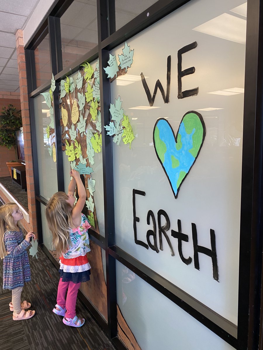 GilbertYourTown's tweet photo. Looking for some free family fun this week? 🤩

Our Earth and Arbor Day Celebration is at McQueen Park Activity Center this Thursday from 10 AM to 12 PM! 🌳 🌍

Kids can enjoy fun activities like seed planting, crafts, recycling, live animals and more! 👉 https://t.co/NLTXRERGMw https://t.co/x6QZR6qXNX
