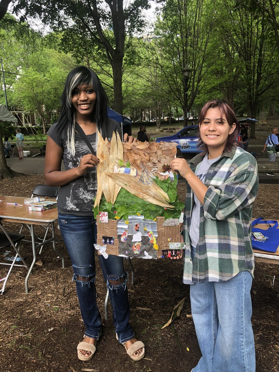 shepardArtAPS's tweet photo. NA Warrior Artists took 5th place in the Throwdown at The Dogwood Festival! We ❤️art, we ❤️our students… we ❤️ATL…. and it shows! #apsarts #gaeaartforall #artthrowdown @NahsPtsa https://t.co/7ucufYCbCQ