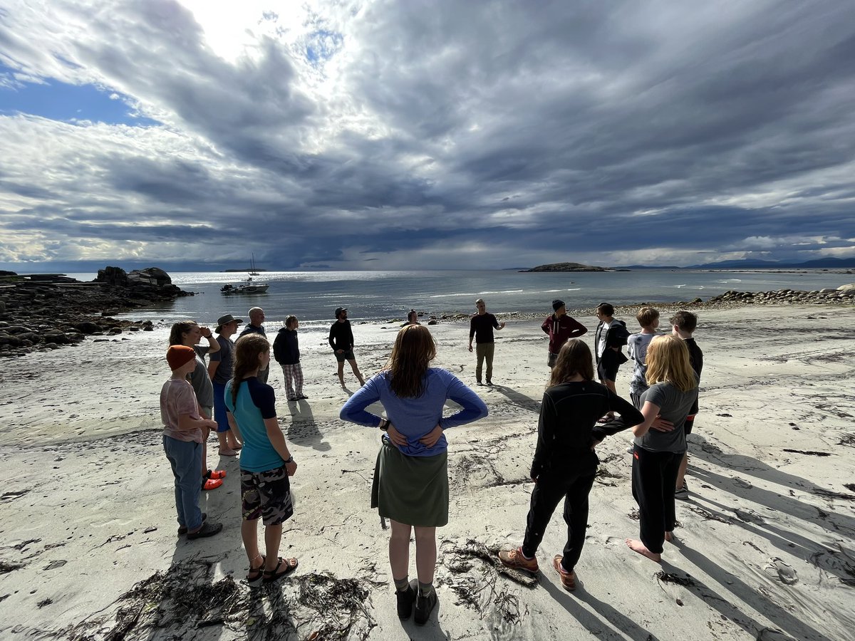 LEAPcanada's tweet image. The best way to learn from nature is to be part of it. 

Photos from #LEAP2022 
#naturelearning #youthleadership #outdoorleadership 
#youthprogram