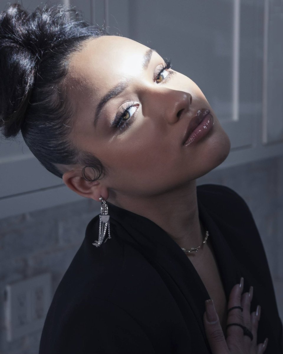 KatzPR's tweet photo. Blindspotting star @jaylenbarron touched on important life lessons and what she’s learned playing Trish in her conversation with @lacmagazine ✨

Thank you @haleybosselman for the great interview 

📸Photoshoot Credits: 
Photographer: @stephenspncr 
Stylist: @andrewgelwicks https://t.co/iI4FWVJLYr
