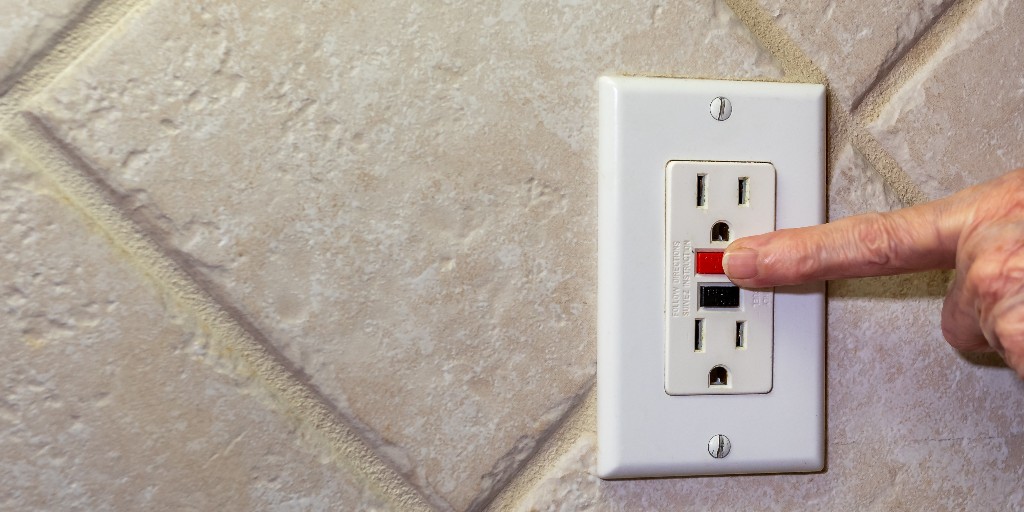 WindowWorksUSA's tweet image. RT @vipHomeLink Water and electricity do not mix. Test your GFCI outlets at least once a month, and if you don't have them in your bathroom, call an electrician to see if your home is ready for installation since GFCIs can prevent electrocution. #HomeSafety #VHLtips #Homeowners