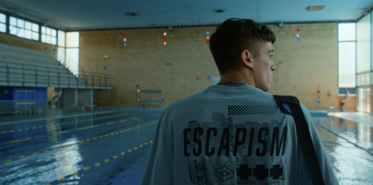 Футболка🔥

Сериал, кстати, тоже классный и эстетичный