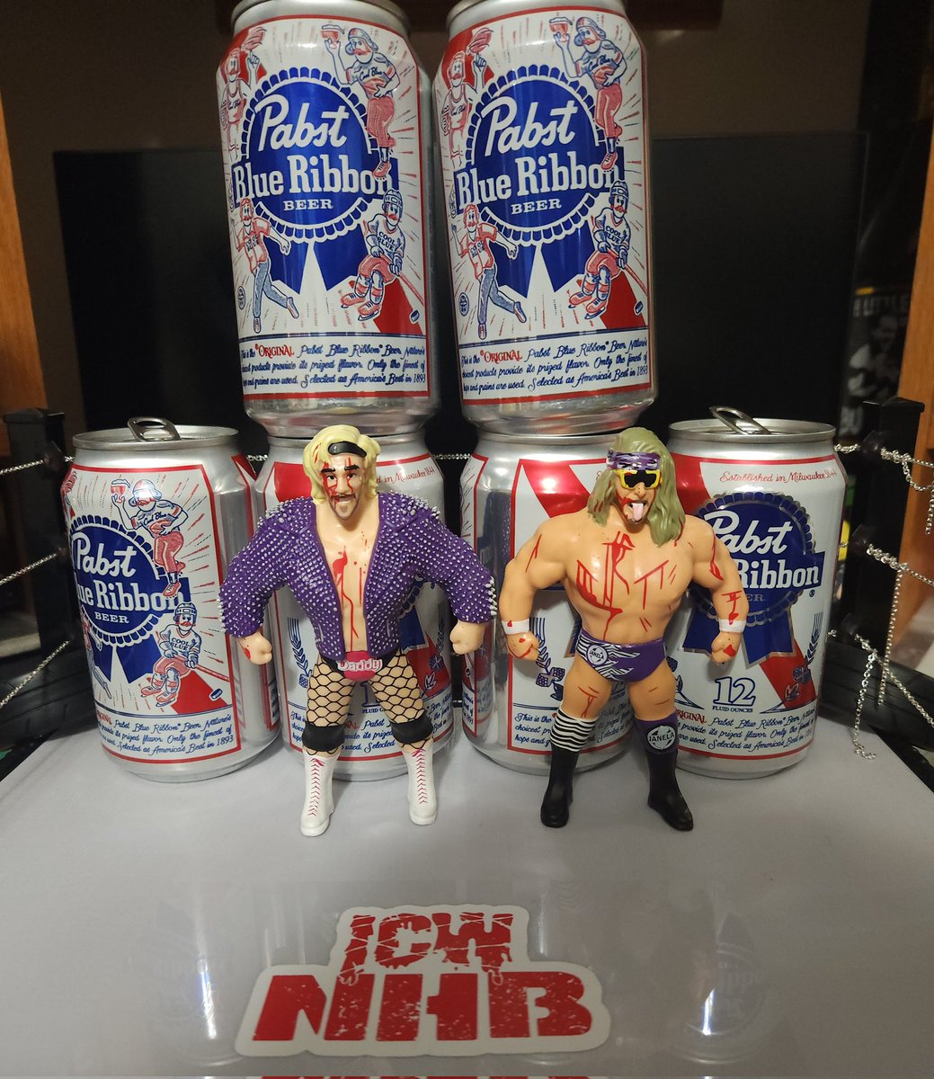#MajorBendies and #MajorPBR collided today! Got in my bloody variant Effy and Joey Janela bendies AND crushed a sixer of #MajorPBR 

Cheers Major Marks