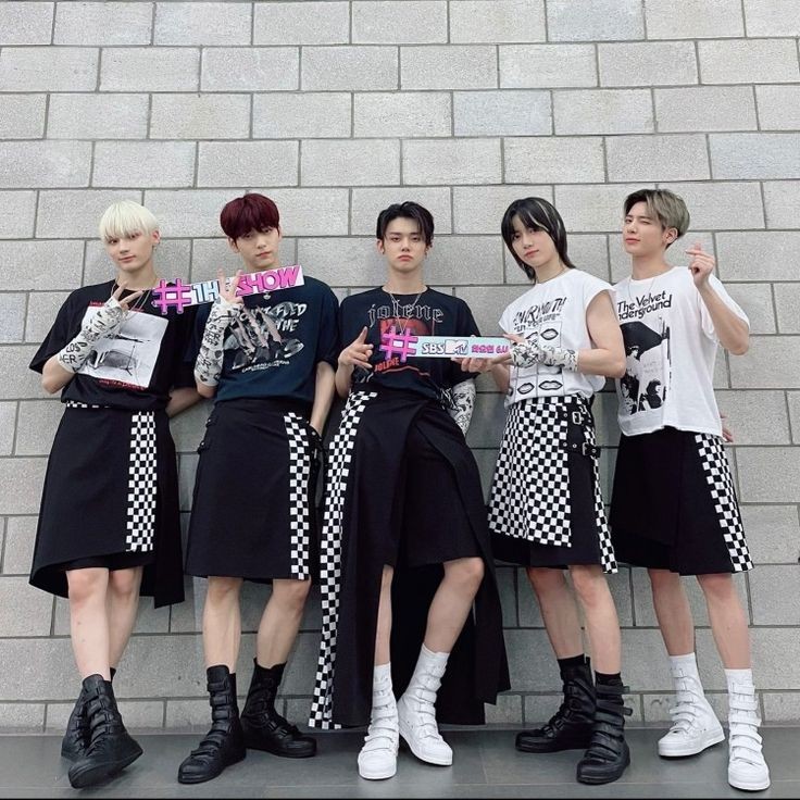 hourly jbtxt tweet media