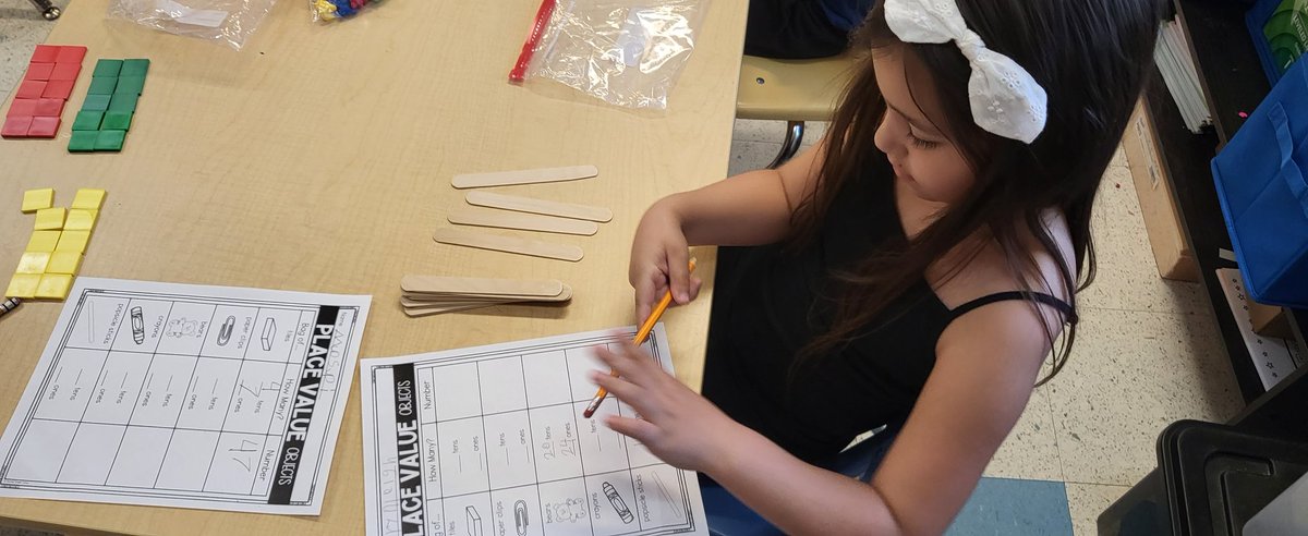 Practicing grouping objects into tens and ones. Place value expert status here we come!

#ashlandsoar