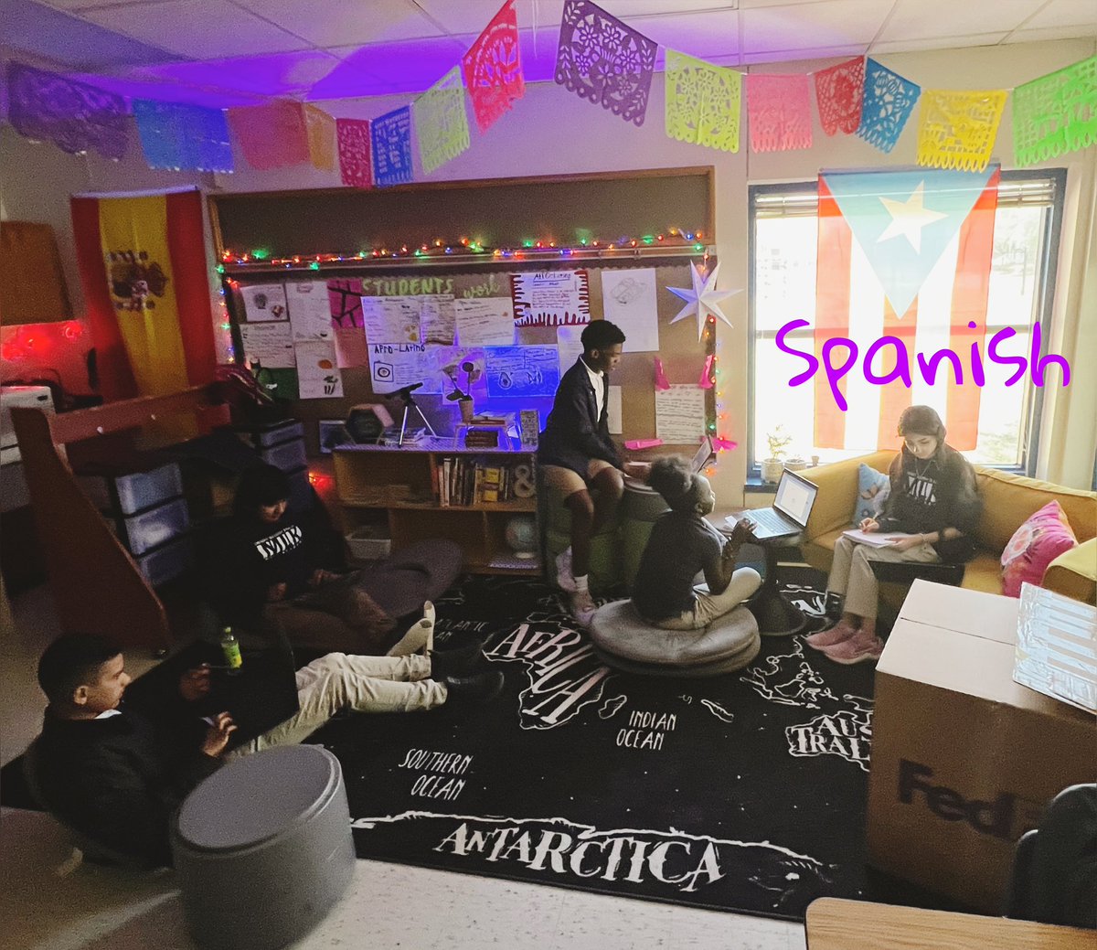 collazo_taina's tweet photo. Enjoying Spanish 1!! They are my teachers❤️ @dallasschools @MLKAADallasISD @DISDespanol https://t.co/3i00POUmYL