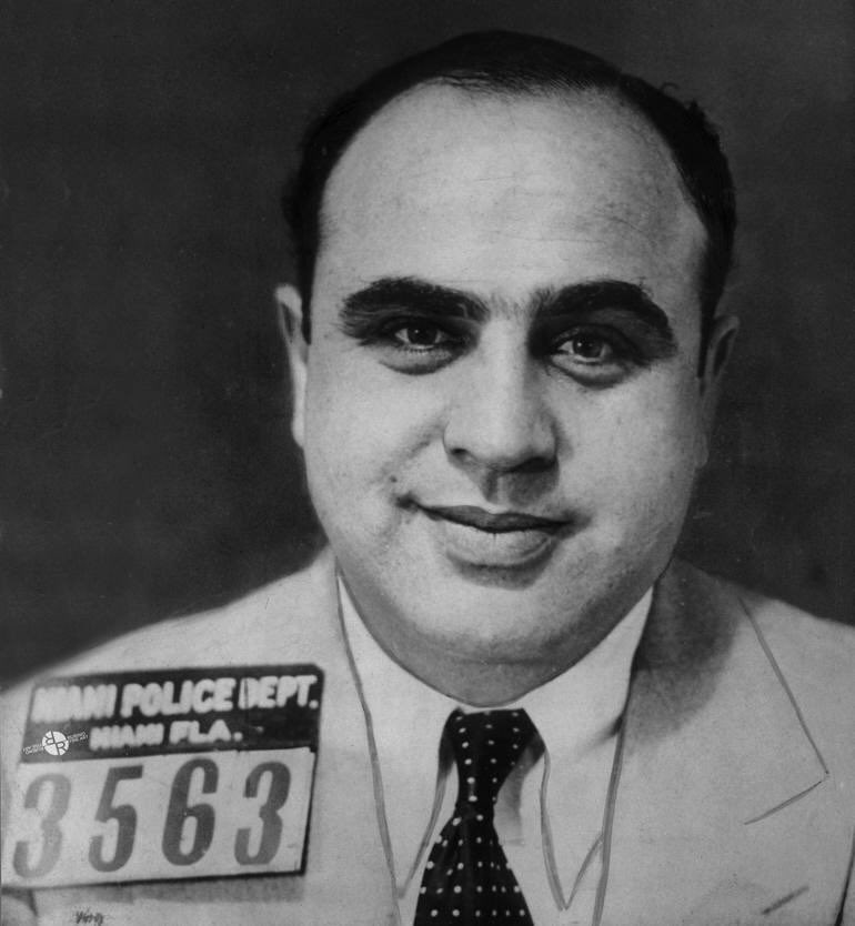 schuppsmckenzie's tweet photo. Girls be paying thousands of dollars to get the kind of juicy luscious lips that Al Capone had for free 👀👄 https://t.co/L01rCro7A4