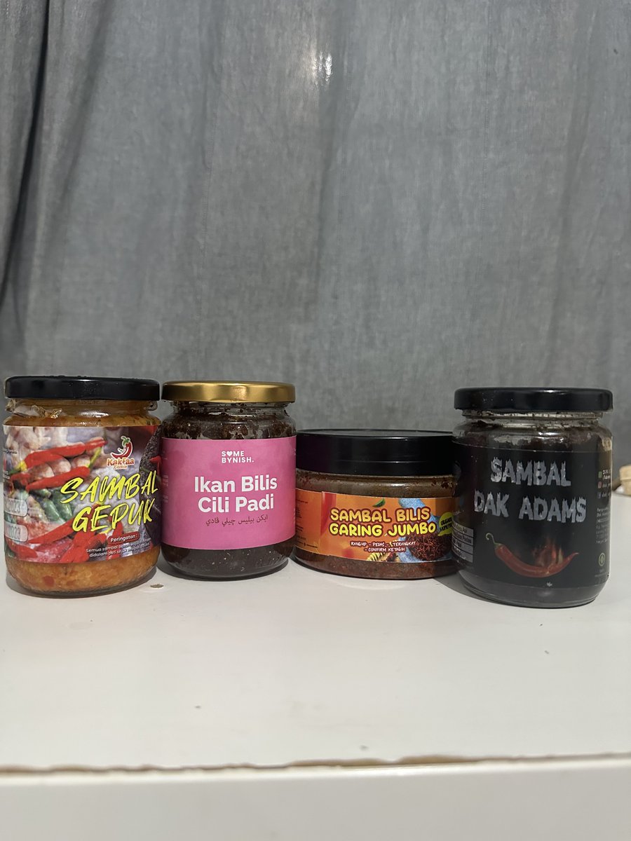 qtpieee's tweet photo. Tak menyesal borong sambal dekat shopee, makan pula dengan telur and nasi panas panas. Ya allah nikmat teruk!

Sesuai utk org yang sentiasa lapar macam i 🤣 Meh i nak share sambal yang ada.

A thread:
#SalwaShops https://t.co/Mfl9X802EI