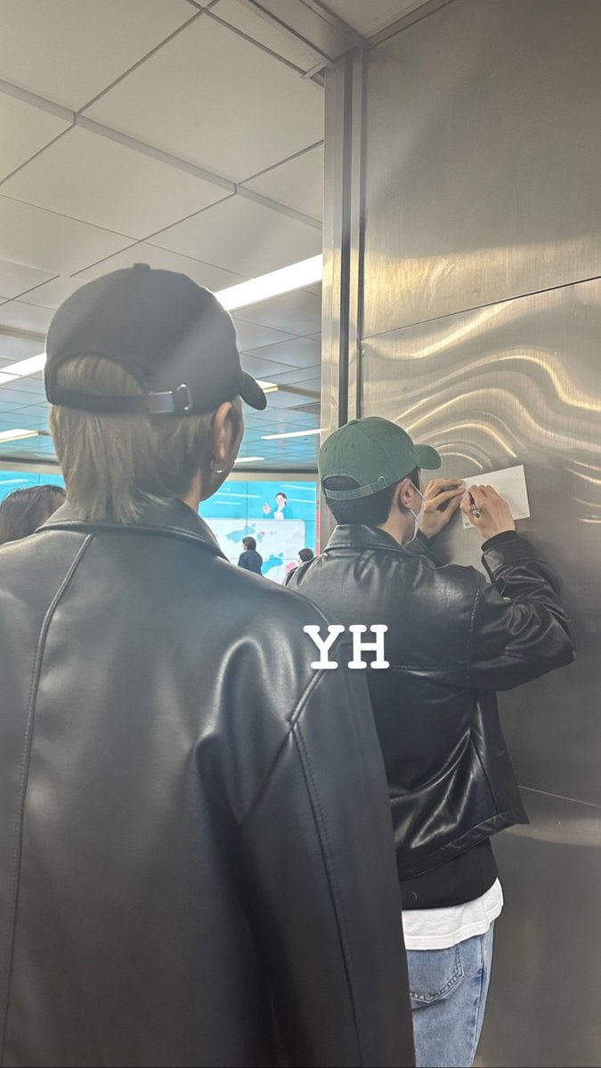 HEEJAExIREAH_TW's tweet photo. 小❗️編❗️來❗️惹❗️
小編帶著昨天的Repo來惹‼️
台首在韓小夥伴始料未及的���遇😖
瞬時間也讓台首群組炸鍋(原地爆炸)

先放上昨天生人照給大家聞香
Repo長篇小說 中文ver. &amp; 韓文ver.
都幫大家準備好在留言處😉

因推特限制字數(每天都跟推特打架的小編)
Repo太精彩，小編不允許自己刪減

內文請移步樓下❣️ https://t.co/kW0Lempcug