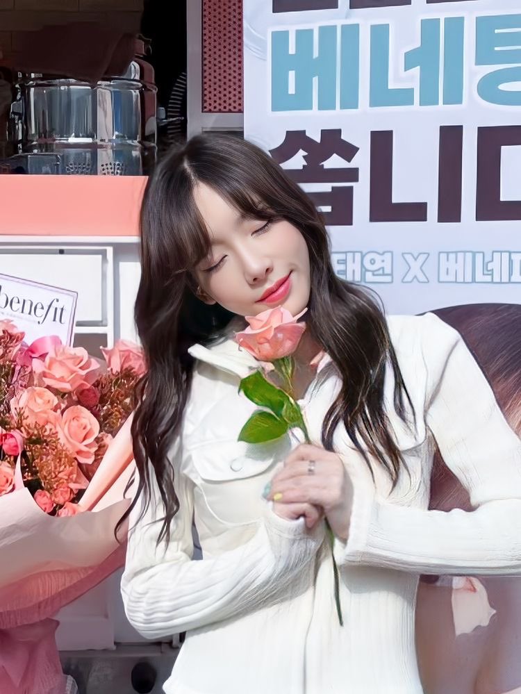 iuyeonthinker's tweet photo. Helloooo https://t.co/mCmZisIZKD