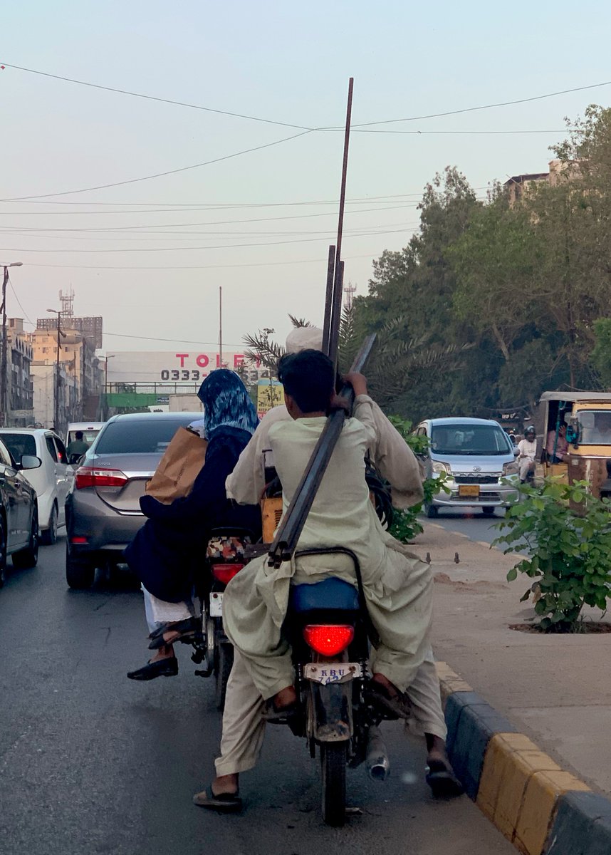 mohammad13may's tweet photo. So many things that could go wrong in a second…
Traffic police needs to first divert energy and attention to more serious violations than fixating on less dangerous issues such as window tints! 

#Karachi #Pakistan #Traffic
@sindhpolicedmc8 @PoliceAwam https://t.co/sIVHOs4zAP