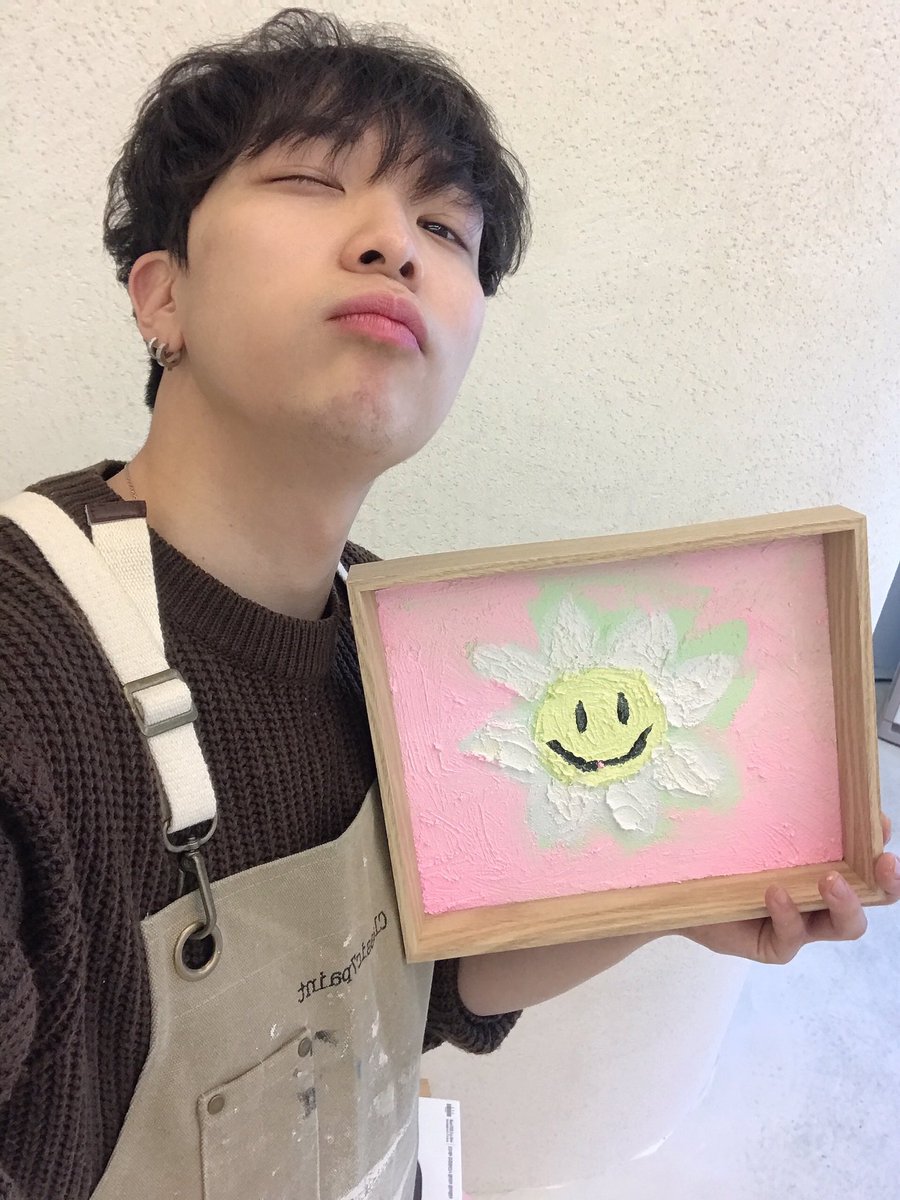AlphaBAT_JIN's tweet photo. 😁🎨 https://t.co/zLQ35fGsO3