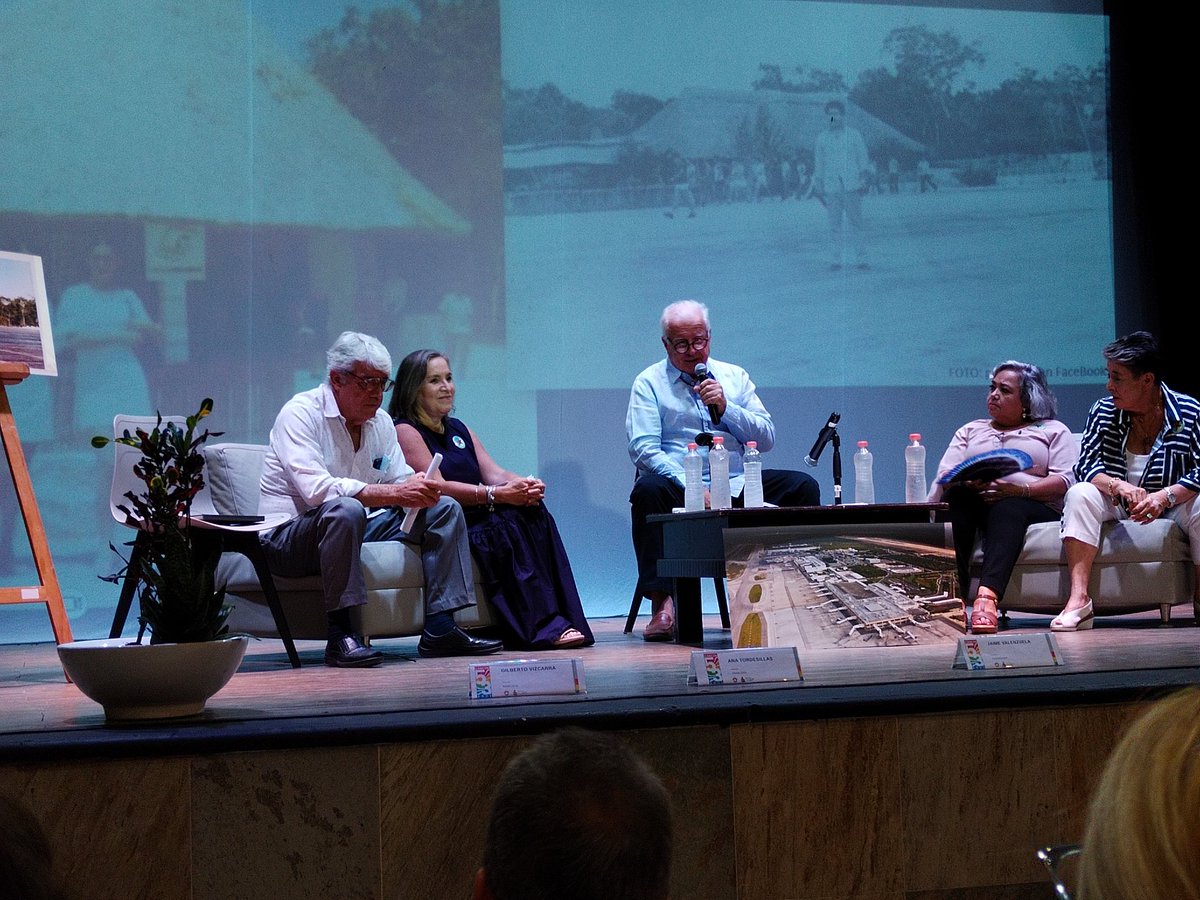 #Cancún53Años #QuintanaRooPrimero Breve historia del arranque del hoy el Primer Polo de Desarrollo Turístico en #Latinoamérica "Crónica de una ciudad llamada #Cancún" la historia viva por sus aún actores. Desde su primer aeropuerto la hoy Av. Kabah hasta su actual conectividad.