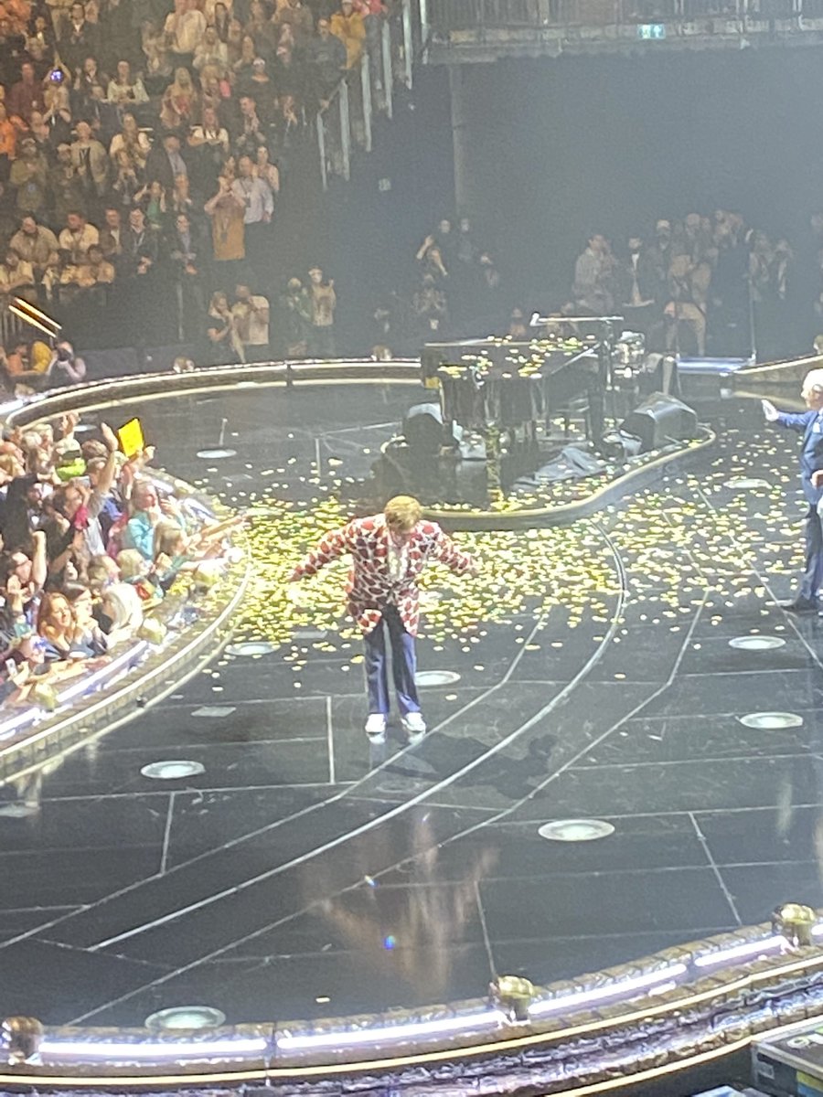 lainiec07's tweet photo. After purchasing my tickets to see Elton John at the O2 tonight over 4 years ago - I can honestly say it was well worth the wait! Thank you @eltonofficial ๐xxx #EltonFarewellTour #EltonJohn #O2 #LondonO2arena #London https://t.co/N7HLUe7DhF