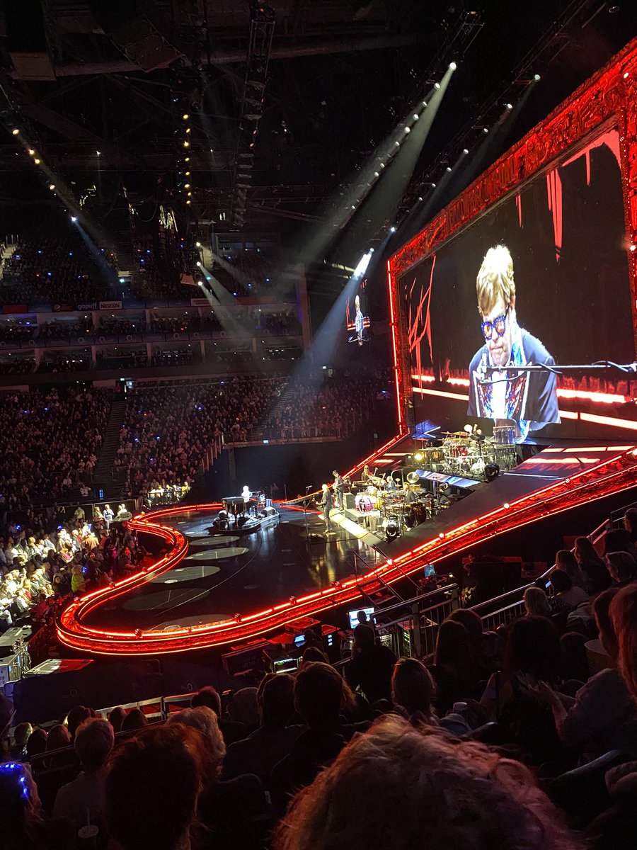 lainiec07's tweet photo. After purchasing my tickets to see Elton John at the O2 tonight over 4 years ago - I can honestly say it was well worth the wait! Thank you @eltonofficial ๐xxx #EltonFarewellTour #EltonJohn #O2 #LondonO2arena #London https://t.co/N7HLUe7DhF