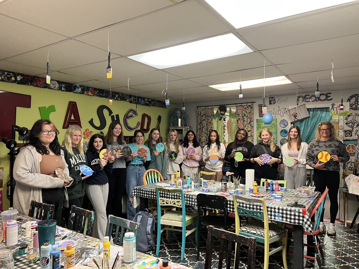 PE/Health elective class-Mindful Wellness and Yoga enjoyed some “Full Circle” mindful art today at Trashed Art Studio.