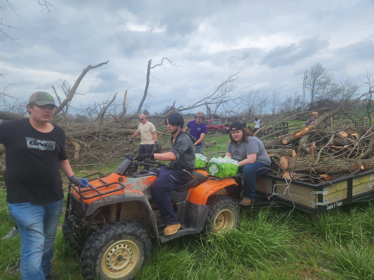 CovFFA's tweet image. Very proud of the Covington Ffa members the past two weeks with clean up and helping with donations and supplies. Very proud of hard they have worked helping out others. #woocrew #endlesspossibilities  #stayingpositive #livealittle