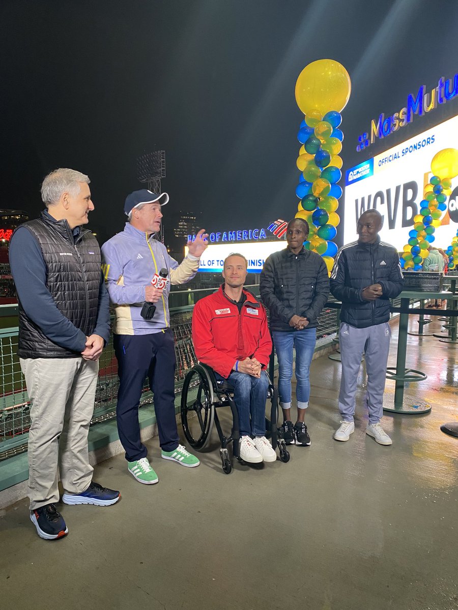 Champions Party! 
What a great way to cap off the night with some ⁦<a href="/SamuelAdamsBeer/">Samuel Adams Beer</a>⁩ at ⁦<a href="/fenwaypark/">Fenway Park</a>⁩ 
#wcvb