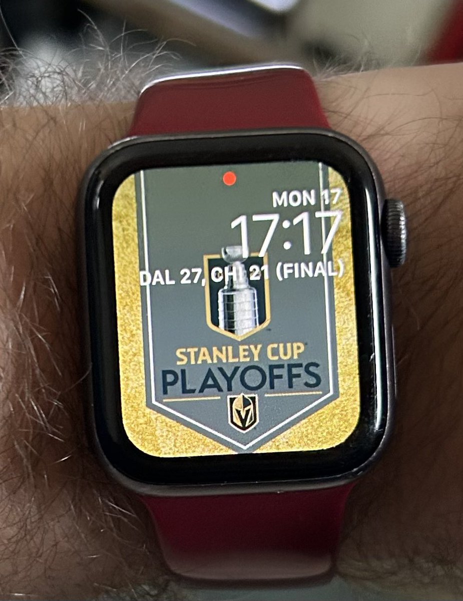 thehockeygay's tweet image. Need help @espn @ESPNPlusHelp @apple - I put this new watch face together but it only shows me this CHI-DAL score that I have no idea what it’s from? How can I change this to show my favorite team? #help #applewatch #applewatchhelp