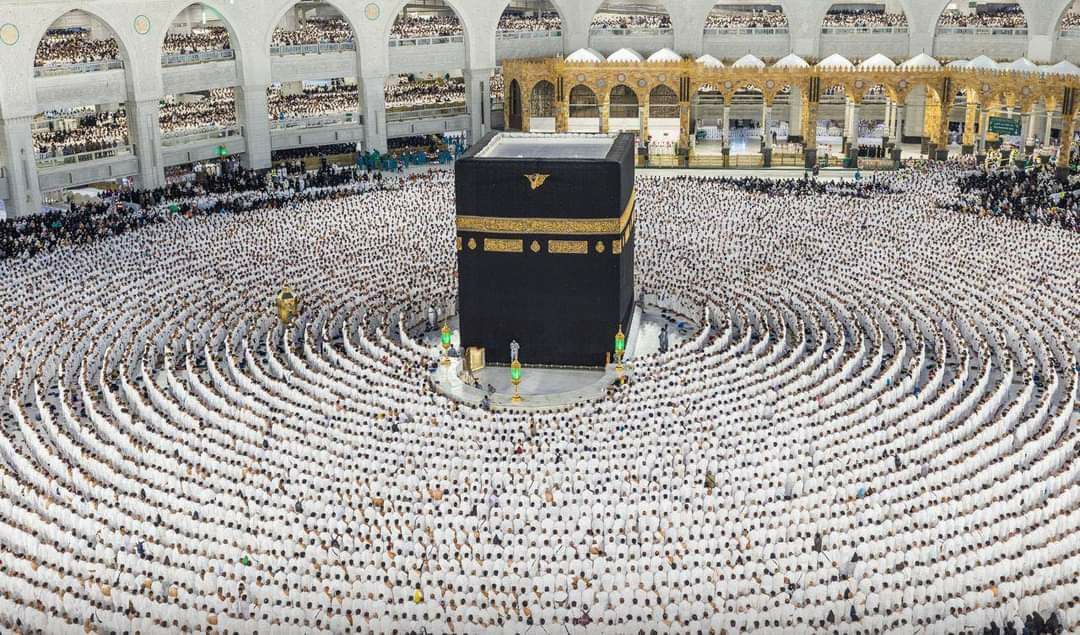 Mohamedyahy1998's tweet photo. 🟡 #صور | الكعبة المشرفة في ليلة الـ 27 من شهر #رمضان https://t.co/ayIGqVDcey