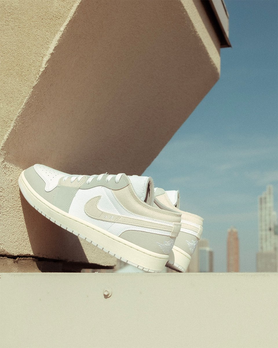 topsnbottomsusa's tweet image. Stay ahead of the game with the Air Jordan 1 Low SE Craft Tech Gray 👟 A sleek and modern design perfect for any occasion 💯 

#Jordan #Jordan1 #CraftTech #Grey #sneakerhead #sneakeraddict #sneakerfreak #sneakerholics #sneakerfiles #sneakercommunity #topsandbottoms