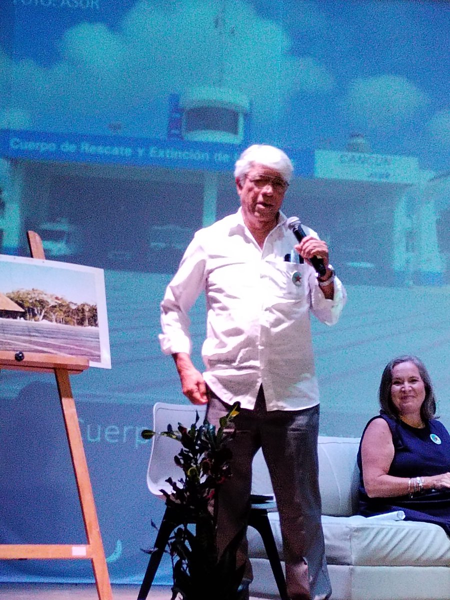 <a href="/omaralpuche/">omar alpuche leal</a> Muchas felicidades a los #Pioneros quienes "quemaron sus naves" y hoy son orgullosamente #Cancunenses entre ellos José Fregoso, José Ángel Cárdenas Coutiño, Egmilia Palacios Valdés, quienes recordaron los ya famosos "vuelos lecheros" con los primeros turistas y visitantes.