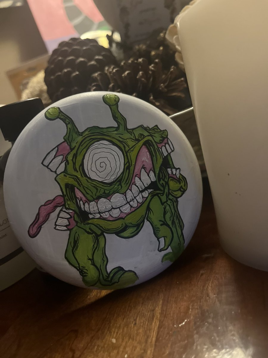 Elona__Hope's tweet photo. @Subtronics  😵‍💫 #handpainted https://t.co/AyFuXieMwR