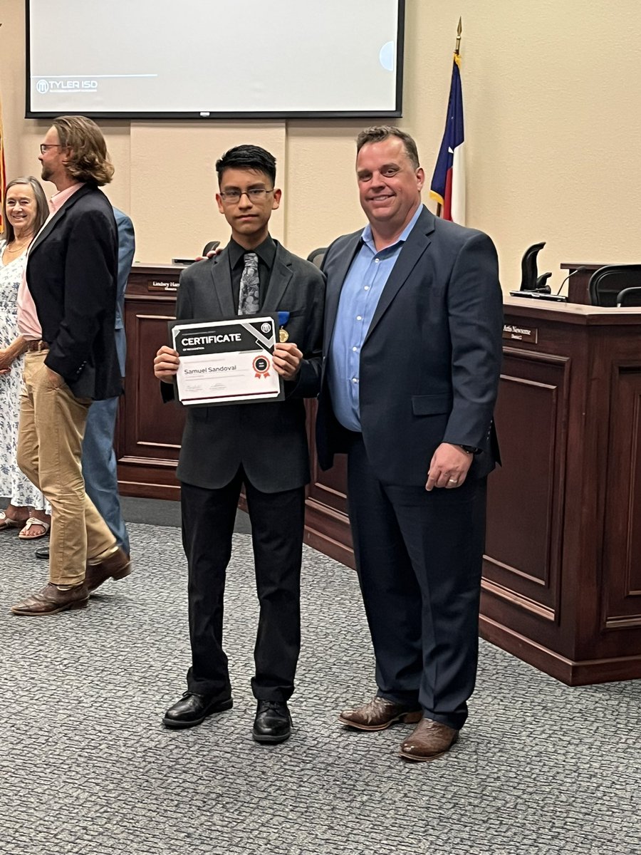 Claude Lane tweet media