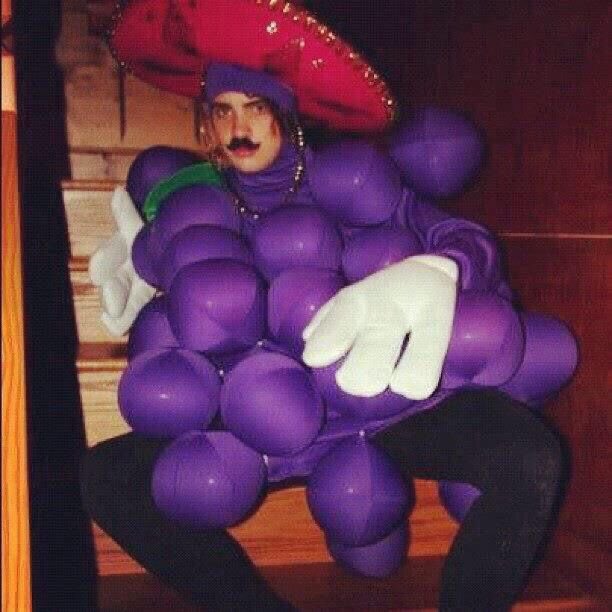 felixteagues's tweet photo. what a beautiful grape https://t.co/a3AlyDkYPM