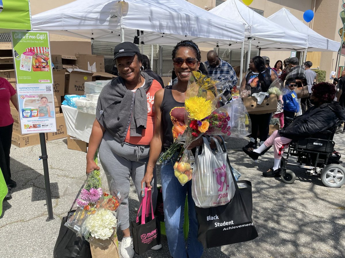 BSAP_LAUSD's tweet photo. Over 600 families joined us for our BSAP Family Reunion at Gardena High School. Families enjoyed music, lunch, game trucks, and lots of free resources including groceries, dental cleanings, glasses, haircuts, cell phones and books! @theCAAASA @LASchools # BSAP https://t.co/FVbqjmAArd