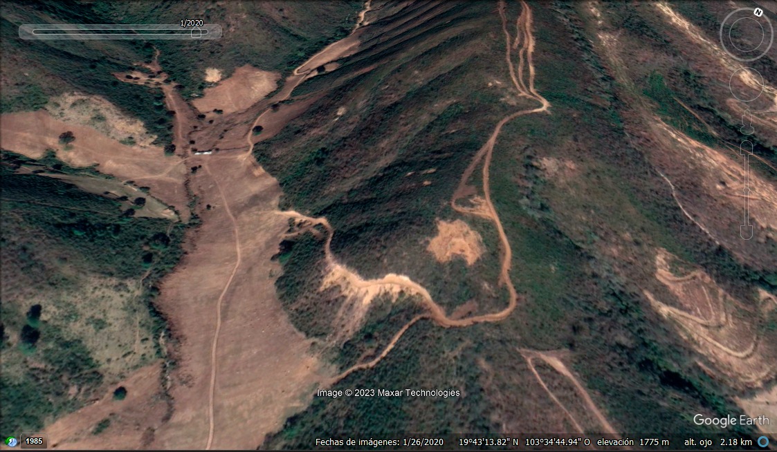 _crolon's tweet photo. ¿Tienes calor?, Así ha cambiado nuestro suelo en las faldas del volcán en tan solo 3 años. 

En Ciudad Guzmán ha cambiado de forma radical el clima. https://t.co/MZgrnr9VON