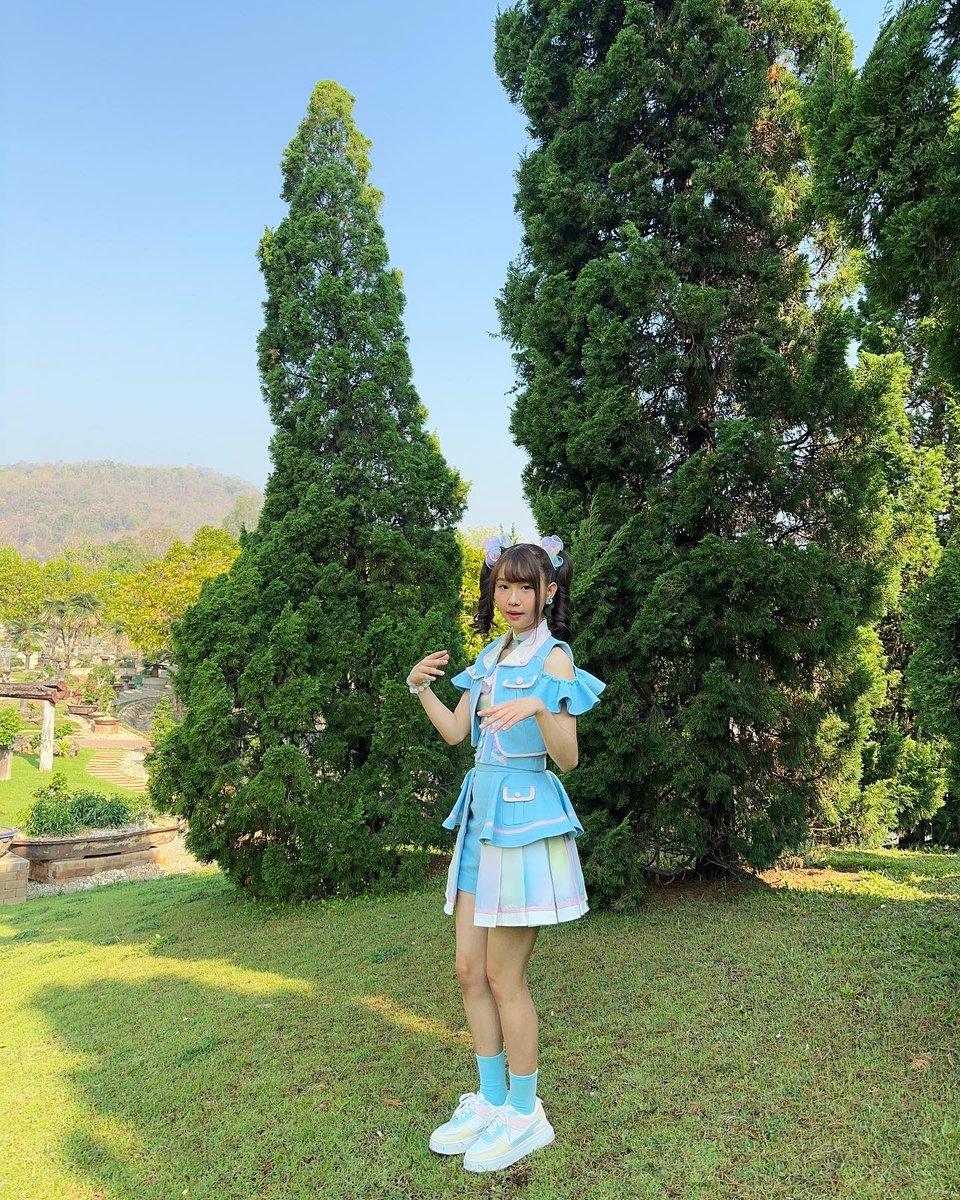 JingJing48th's tweet photo. 🍃٩(◕‿◕)۶

ขอบคุณ “อุทยานหลวงราชพฤกษ์” ที่สนับสนุนสถานที่ในการถ่ายทำ photoset 🌤️ 𝐂𝐆𝐌𝟒𝟖 𝟔𝐭𝐡 𝐒𝐢𝐧𝐠𝐥𝐞 🌈
"𝑺𝒂𝒏𝒔𝒆𝒊 𝑲𝒂𝒘𝒂𝒊𝒊! - เธออะ 𝑲𝒂𝒘𝒂𝒊𝒊!"

ปล. อย่าลืมไปตามรอยพวกเราในวันจับมือนะคะ💨

#JingjingCGM48 #CGM48 #ยัยหนูจิงจิง #คนจริงของจิงโจ้ https://t.co/ZSfzxMa5Bu