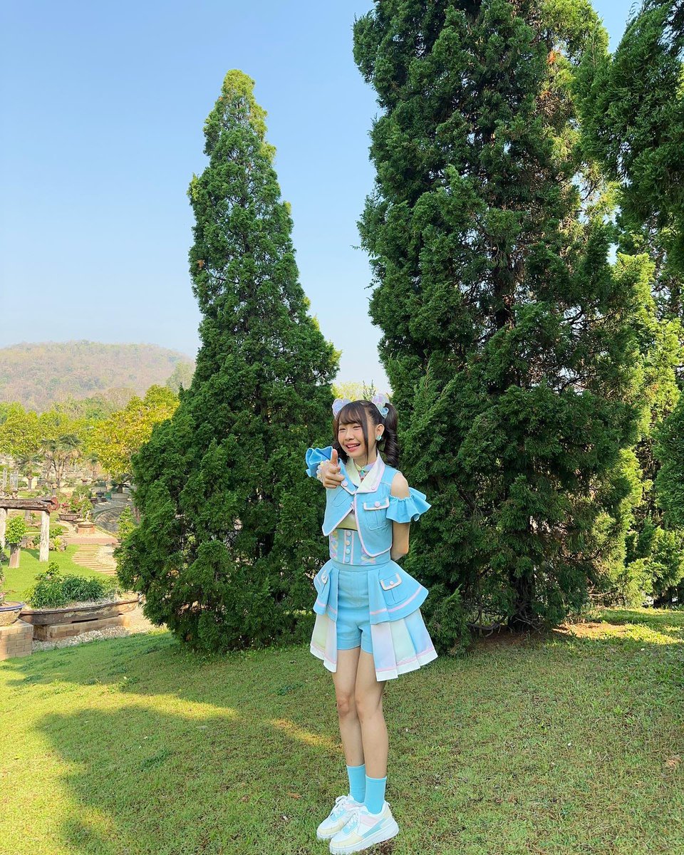 JingJing48th's tweet photo. 🍃٩(◕‿◕)۶

ขอบคุณ “อุทยานหลวงราชพฤกษ์” ที่สนับสนุนสถานที่ในการถ่ายทำ photoset 🌤️ 𝐂𝐆𝐌𝟒𝟖 𝟔𝐭𝐡 𝐒𝐢𝐧𝐠𝐥𝐞 🌈
"𝑺𝒂𝒏𝒔𝒆𝒊 𝑲𝒂𝒘𝒂𝒊𝒊! - เธออะ 𝑲𝒂𝒘𝒂𝒊𝒊!"

ปล. อย่าลืมไปตามรอยพวกเราในวันจับมือนะคะ💨

#JingjingCGM48 #CGM48 #ยัยหนูจิงจิง #คนจริงของจิงโจ้ https://t.co/ZSfzxMa5Bu