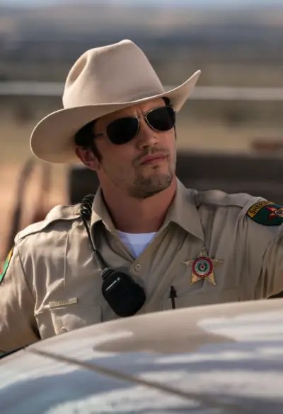 jjcase16's tweet photo. @MalexNM @poeticmalex This man…err…alien right here. Excuse me while I go wipe up my drool. He is the perfect alien/human specimen for me! 👽💚 #NetflixSaveRoswellNM https://t.co/wpxsubnI9a