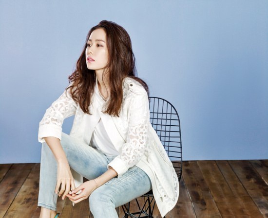 yejinhanded's tweet photo. Son Ye Jin (손예진) ~ Besti Belli (2016) Spring Collection
#SonYeJin #손예진 https://t.co/xf4GJtVhZd