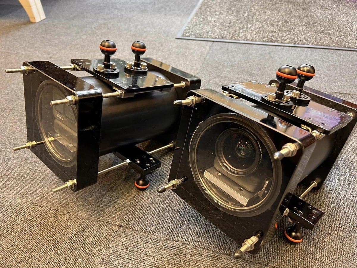 underwater_tail's tweet photo. 水深600メートルまでの潜水撮影が可能なハウジングを開発しました。
モバイルバッテリーを搭載できるので、アクションカメラであれば10時間以上連続撮影可能。
一緒に同深度まで沈められる照明ハウジングもありますので、深海での調査撮影もできます。
#レンタル可
#共同開発可
#水中撮影
#深海 https://t.co/udmH2N26wA