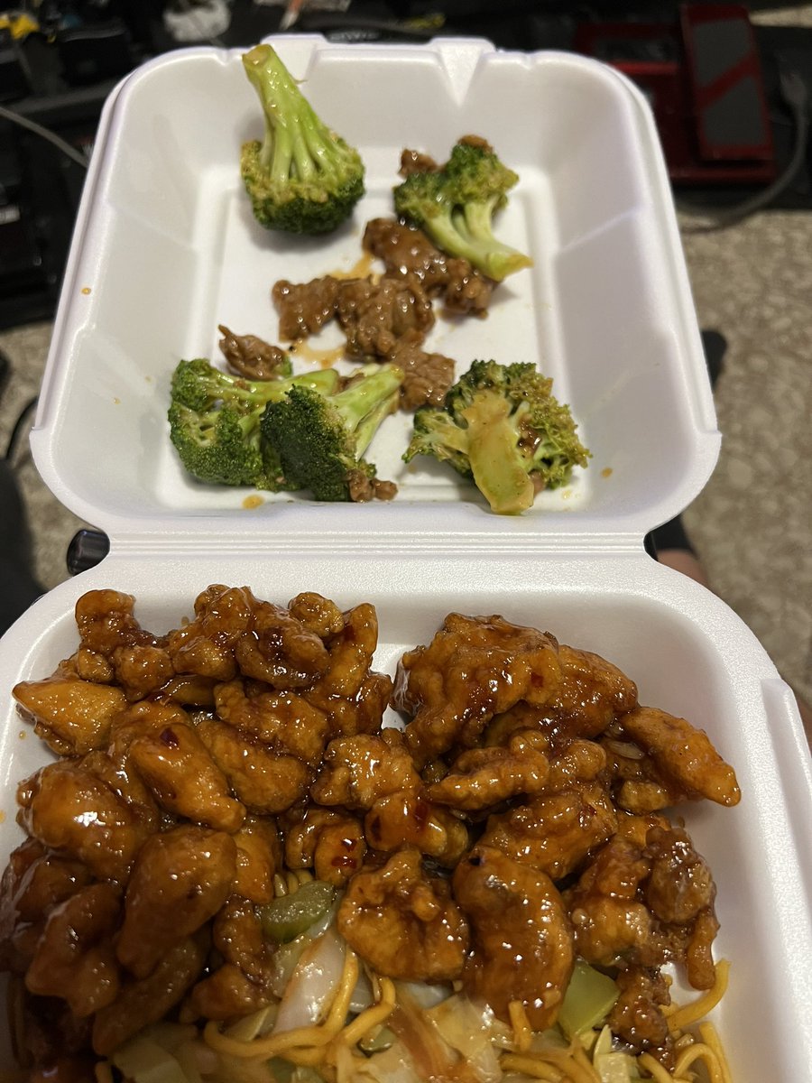 SaTXpntballer's tweet photo. @PandaExpress on walzem is really making me hate eating here!! Raw broccoli no meat and nothing but veggies and not much noddles!! https://t.co/rlLCcNZcaw