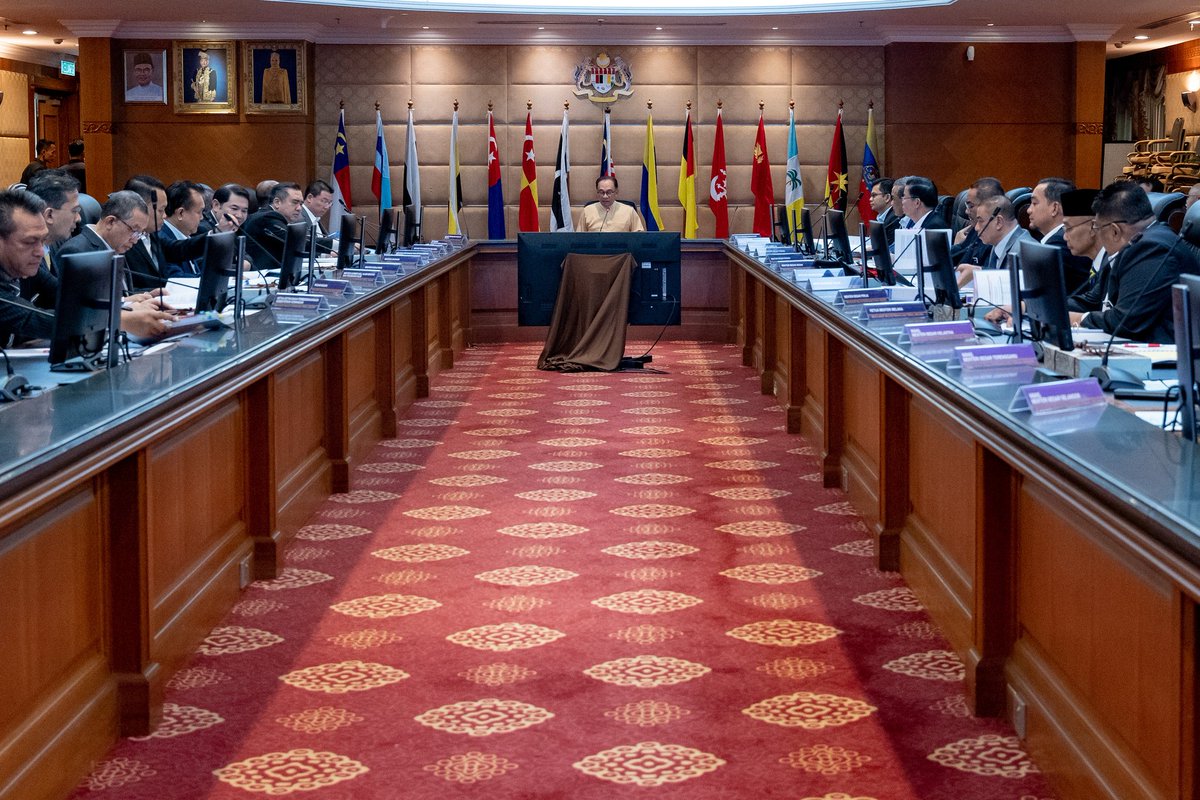 anwaribrahim's tweet photo. Mesyuarat Majlis Perancang Fizikal Negara (MPFN) ke-41 yang berlangsung pada semalam telah mencapai beberapa kata sepakat hasil perbincangan tuntas di antara pihak-pihak berkepentingan termasuk Kerajaan Persekutuan dan Kerajaan-kerajaan Negeri.

#MalaysiaMADANI https://t.co/5KNIkWxWKq