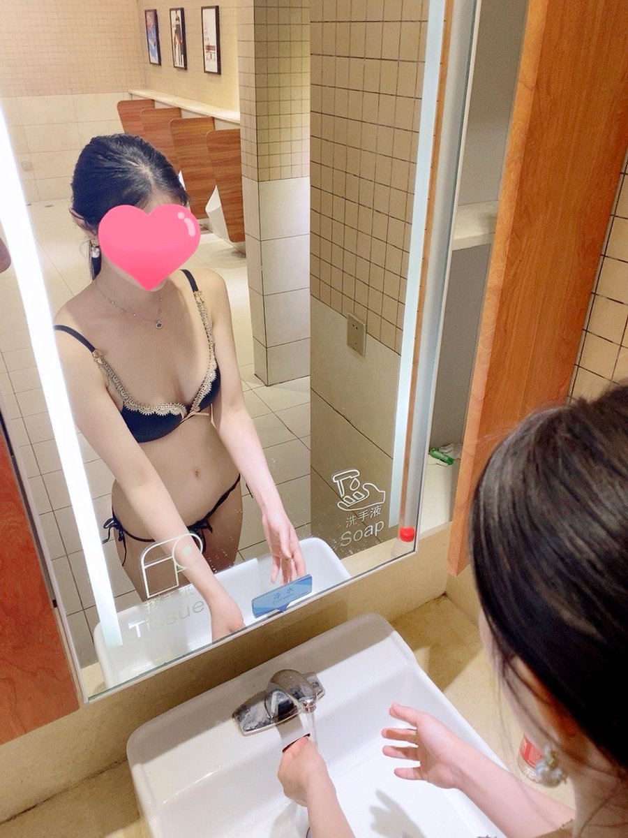 有没有一种可能是我走错卫生间了
既然来了，那就拍照留念吧📸

@hutuiaitewo
@ZHOUSHUREN_

#爱露出 #户外露出 #露出大赛 https://t.co/bHw4hxEqIG