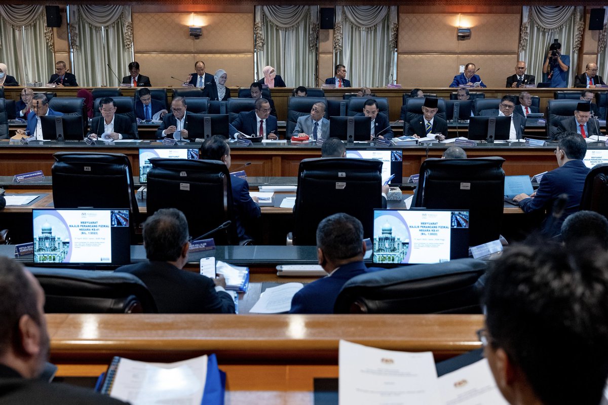 anwaribrahim's tweet photo. Mesyuarat Majlis Perancang Fizikal Negara (MPFN) ke-41 yang berlangsung pada semalam telah mencapai beberapa kata sepakat hasil perbincangan tuntas di antara pihak-pihak berkepentingan termasuk Kerajaan Persekutuan dan Kerajaan-kerajaan Negeri.

#MalaysiaMADANI https://t.co/5KNIkWxWKq