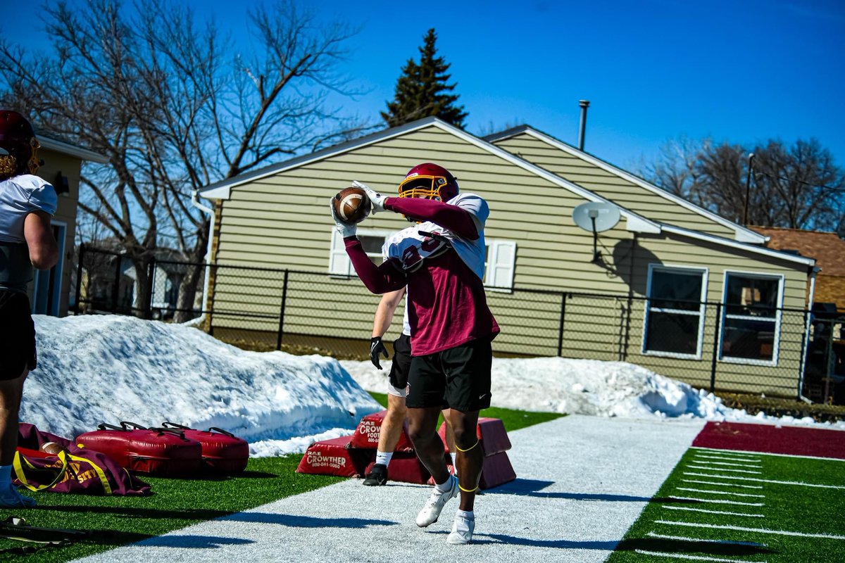 CoachBono_'s tweet photo. THE BRITTON BULLET 💨
@stanleyhaskins1 brings physicality every play, allowing him to turn efficient plays into explosives! Stanley sets the standard for the effort that should be played with on the football field. See him fly around in The Bank this fall 👀‼️ #GoWolves🐺 https://t.co/ZKeCiF5My5