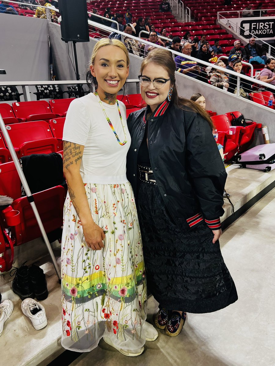 CarmShouldis's tweet photo. Amazing dancers, leaders, singers. Man I appreciate women of all ages who are such strong leaders in Indian Country! ✨🥳🙌🏽 https://t.co/KCR0V8cqaw