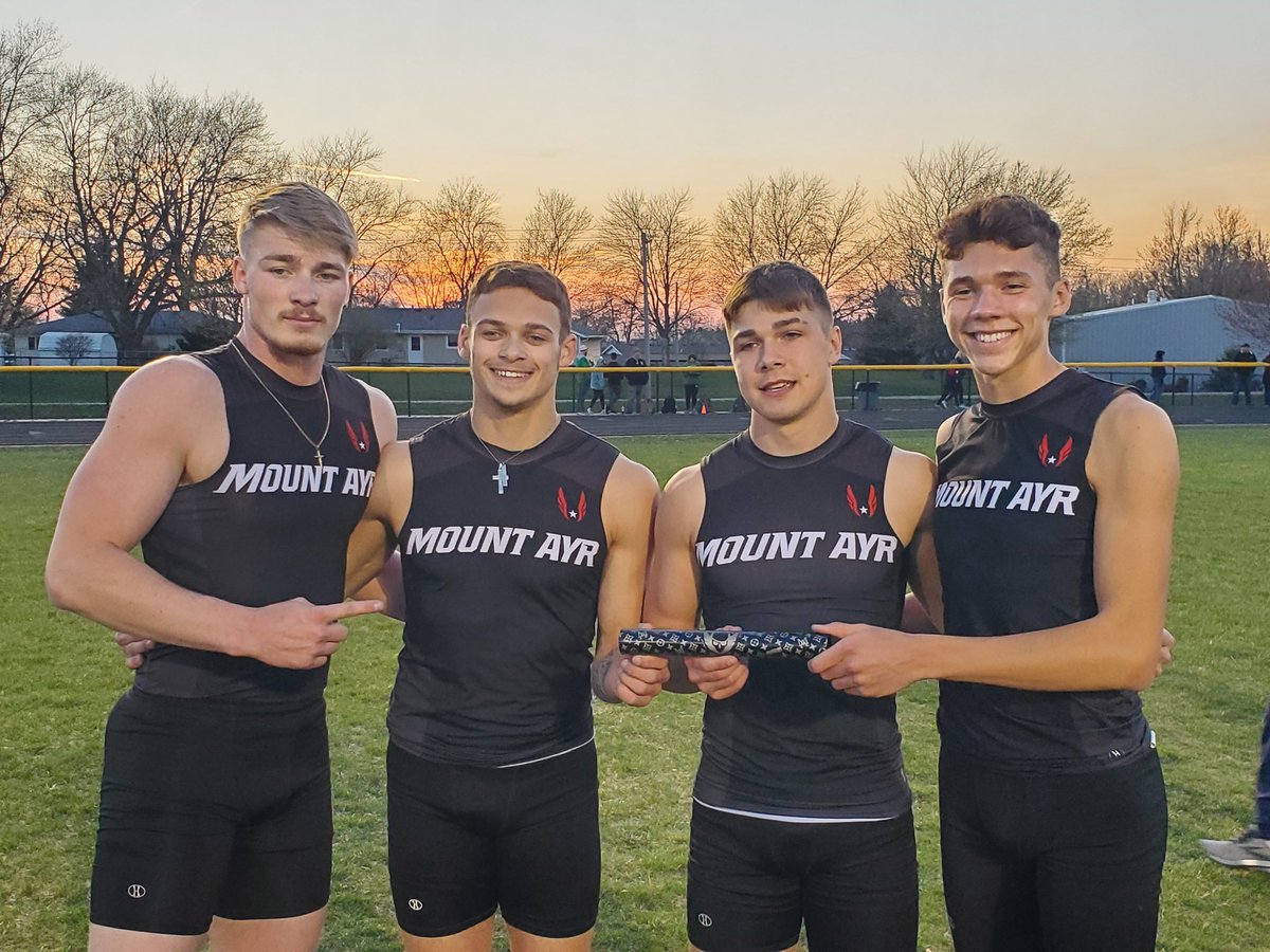 Knight, Pierson, Fleharty and Reynolds run an unofficial 1:31 to take the 4x200 win.