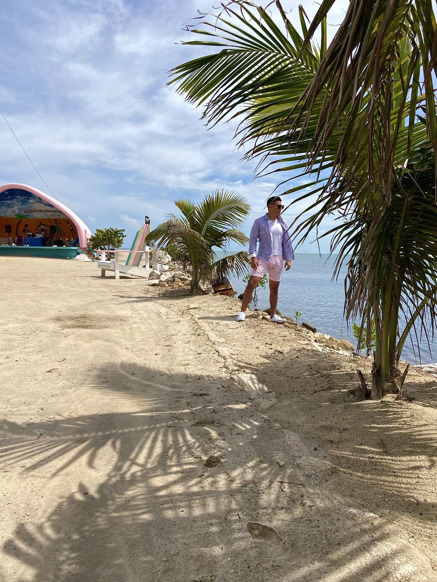 playboymoses's tweet photo. 🏝️🌞 https://t.co/aZdrB8MVS5