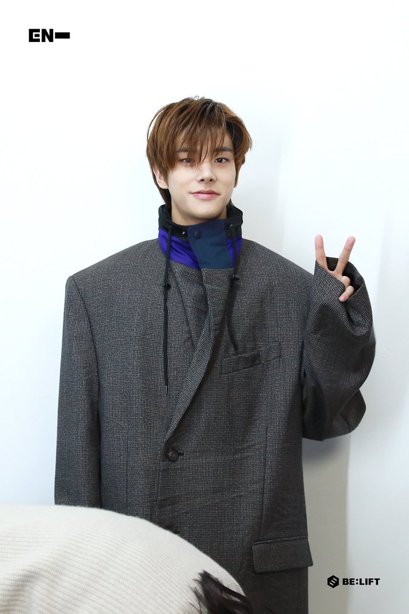 ENHYPENBRTeam's tweet photo. Retweet for #JAKE 's brand reputation.

#제이크 #엔하이픈_제이크 #ENHYPEN_JAKE
@ENHYPEN @ENHYPEN_members

🦮⚽ https://t.co/aWKhtymGUJ