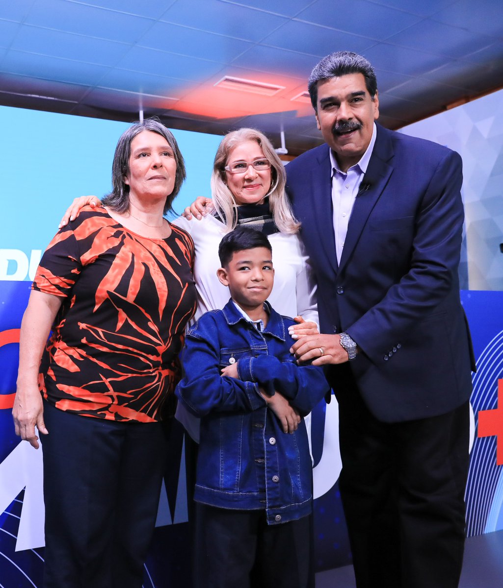 En el programa “Con Maduro +”, Cilita tiene su segmento llamado “Con Cilia”. En esta primera edición presentó a Luis Manuel, niño que atendimos amorosamente. ¡Dios te Bendiga hijo, en ti nuestro cariño para los niños y las niñas del país! ¡Con fe y amor todo es posible!